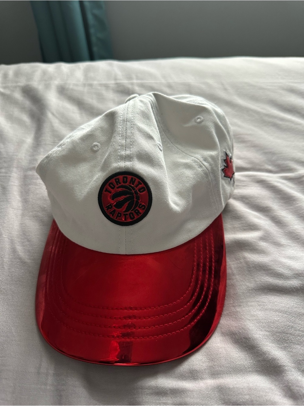 Mitchell & Ness  White Cap with Red Metallic Visor